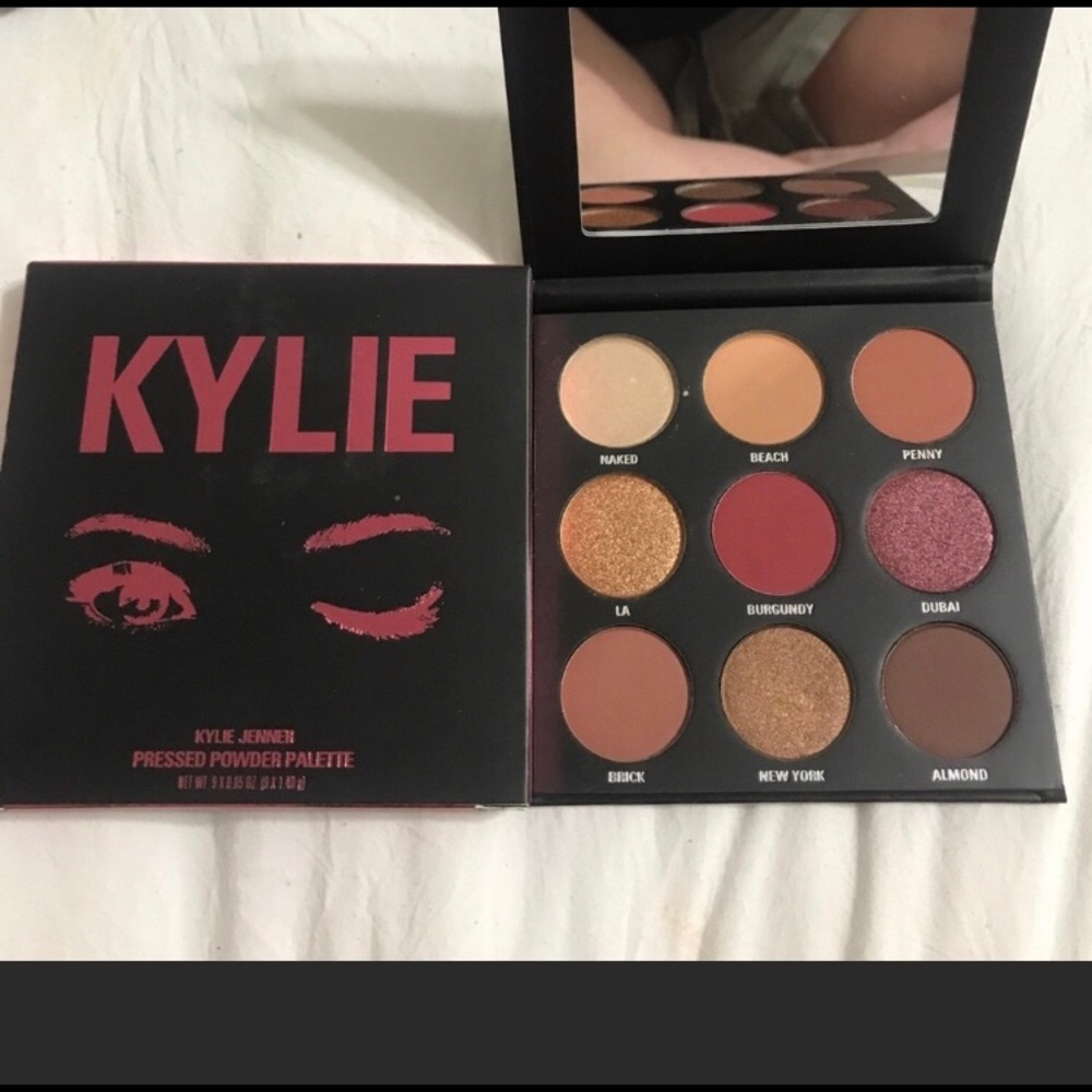 Kylie The Burgundy eyeshadow palette